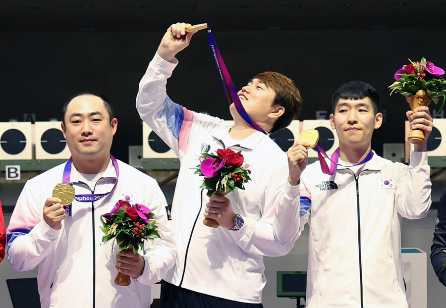 ▲ 이틀 연속 금메달을 수확한 남자 사격 10m 러닝타깃 ⓒ연합뉴스