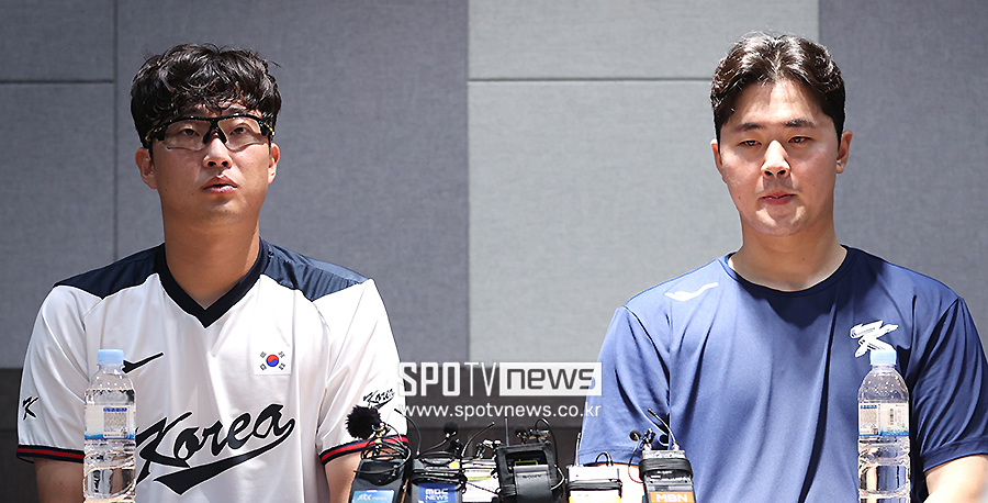 ▲ 박세웅 김형준 ⓒ곽혜미 기자
