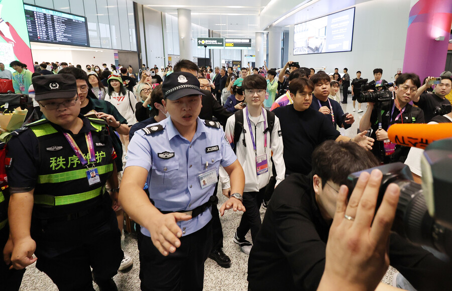 ▲ 입국 당시 페이커.  ⓒ연합뉴스
