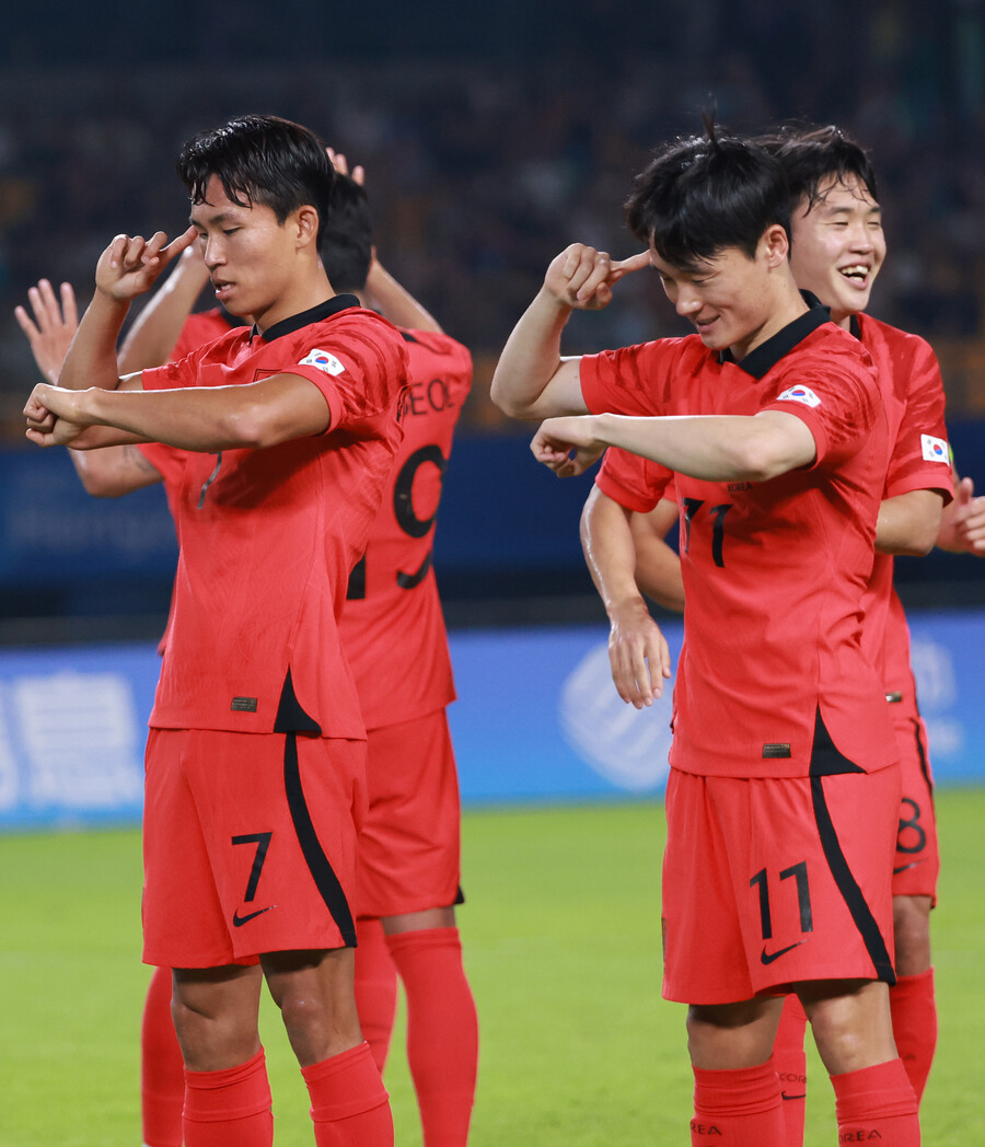 [항저우 NOW] '중국 야유 뚫었다' 황선홍호 키르기스스탄 5-1 완파…정우영 2골 작렬