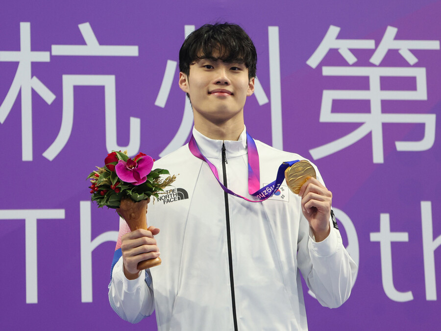 ▲ 2022 항저우 아시안게임 수영 남자 자유형 200m에서 금메달을 따낸 황선우 ⓒ연합뉴스