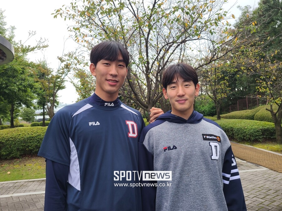 ▲ 두산 베어스 이덕현 2군 트레이너(왼쪽)와 김태근 ⓒ 이천, 김민경 기자