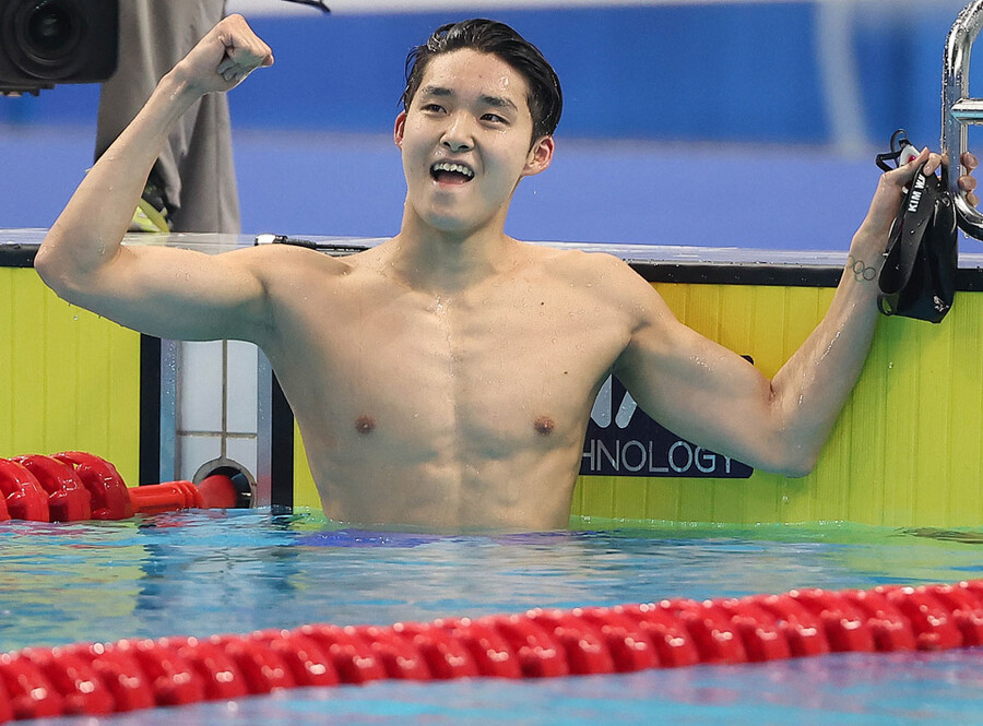 [항저우 NOW] '3관왕 해냈다!' 김우민, 자유형 400m 金…박태환 이후 13년 만에 대업