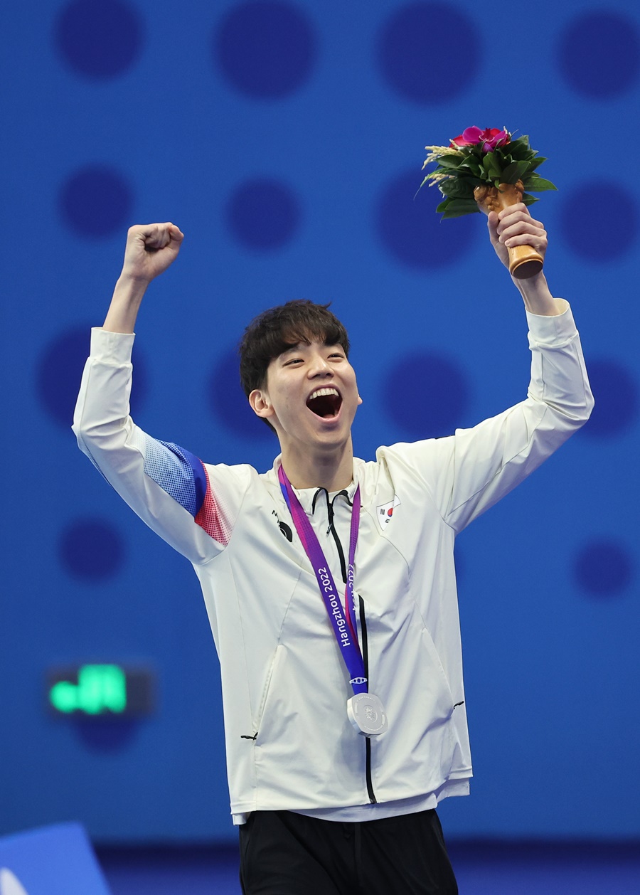 ▲ 이주호가 항저우 아시안게임 수영 남자 배영 200m에서 은메달을 획득했다  ⓒ연합뉴스