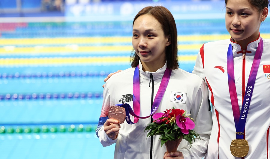 ▲ 중국 항저우 올림픽 스포츠센터 수영장에서 열린 2022 항저우 아시안게임 수영 이틀째, 여자 개인 혼영 200m 결승에서 동메달을 차지한 김서영 ⓒ 연합뉴스