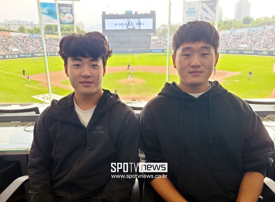 "LG랑 하니까" "집안이 OB 때부터 팬"…2만3750명 열광한 잠실 라이벌전, 두산 신인 듀오도 함께했다