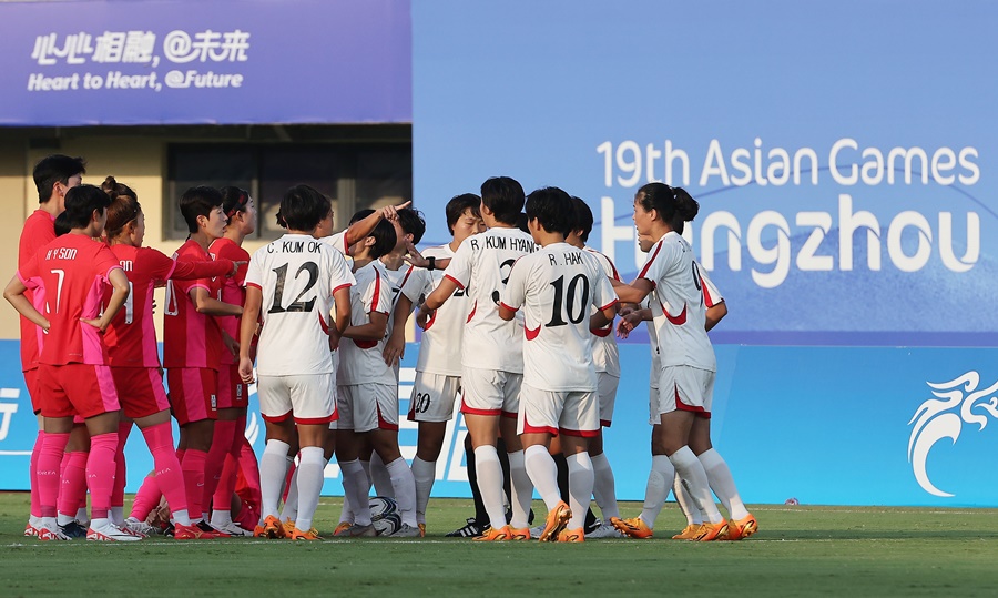 ▲ 30일 중국 원저우 스포츠센터 스타디움에서 열린 2022 항저우 아시안게임 여자축구 8강전 한국과 북한의 경기 ⓒ 연합뉴스
