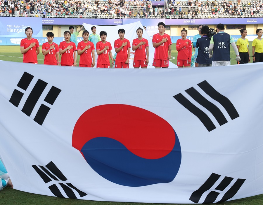 ▲ 30일 중국 원저우 스포츠센터 스타디움에서 열린 2022 항저우 아시안게임 여자축구 8강전 한국과 북한의 경기 ⓒ 연합뉴스