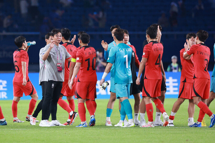 ▲ 아시안게임에 나선 24세 이하(U-24) 축구대표팀은 중국을 상대로 4강 진출권 확보에 나선다. 주장 백승호를 중심으로 뭉친다. ⓒ연합뉴스