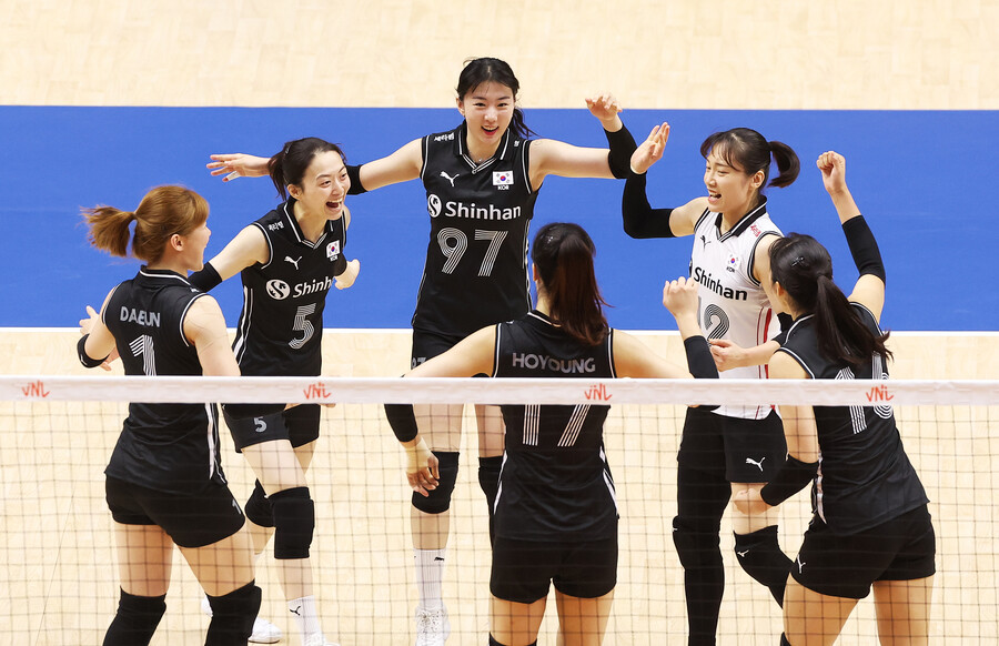 [항저우 NOW] 대참사 후폭풍 없었다, 女배구 네팔 3-0 셧아웃 완파…4일부터 8강라운드 돌입
