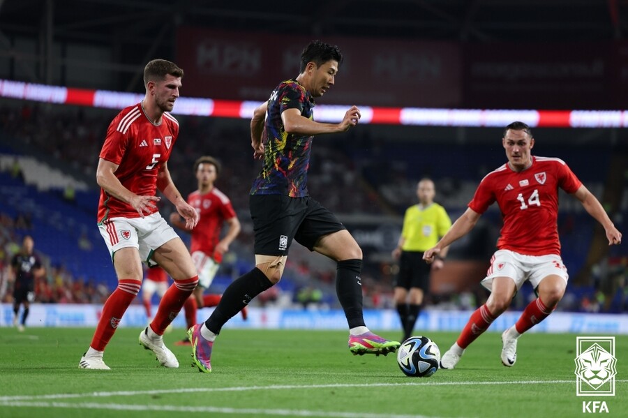 ▲ 축구대표팀 중앙 수비수 김민재와 공격수 손흥민. ⓒ대한축구협회