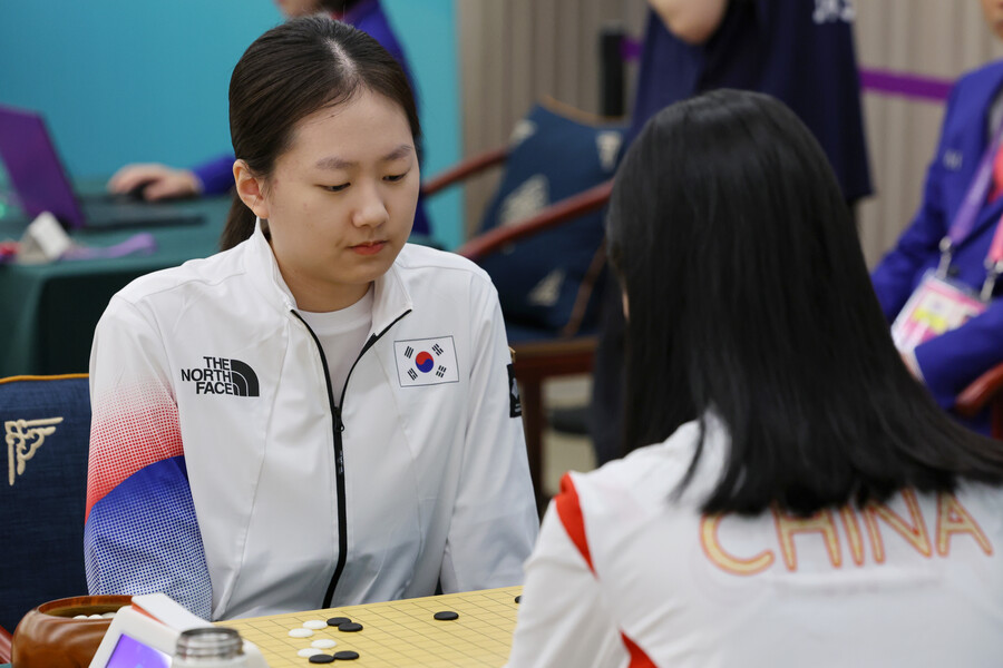 ▲ 김은지 6단은 단체전 예선에 이어 결승에서도 우이밍 5단에게 고개를 떨궜다. ⓒ 연합뉴스