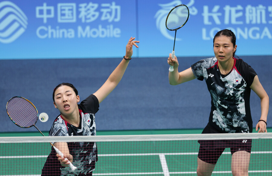 ▲ 여자 복식 세계 3위 김소영-공희용 조는 인도를 2-1(21-15 18-21 21-13)로 꺾고 8강에 올랐다. ⓒ 연합뉴스