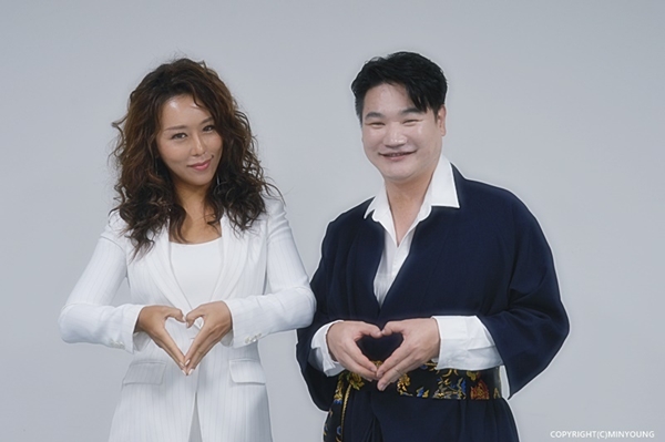 '풍류대장' 임재현, 둥굴레문화봉사단과 지역 어르신들 위한 특별공연