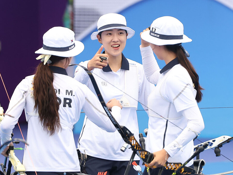 ▲ 2022 항저우 아시안게임 양궁 리커브 여자 단체전에서 금메달을 따낸 한국 여자 대표팀 ⓒ연합뉴스