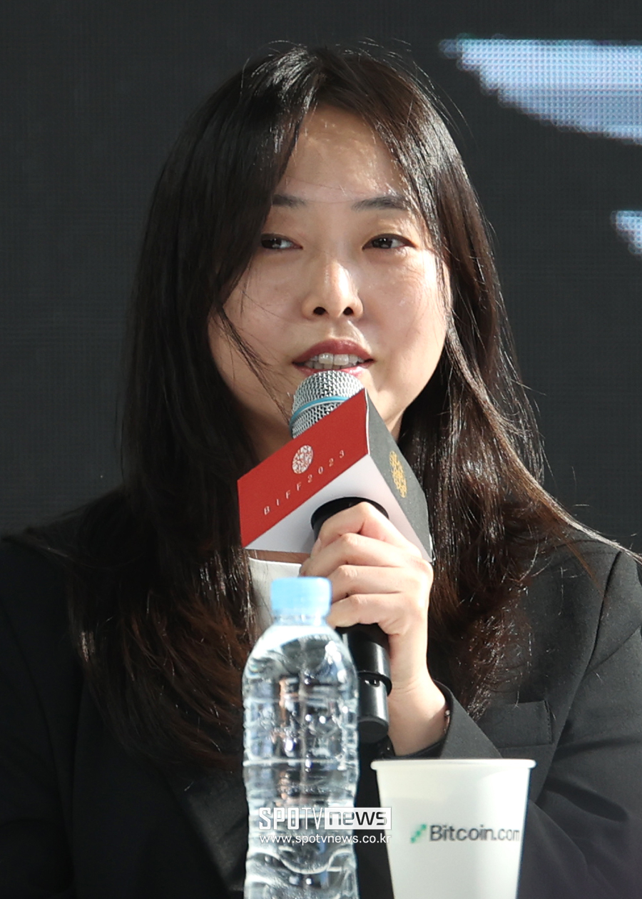[포토S] 인사말 하는 전고운 감독