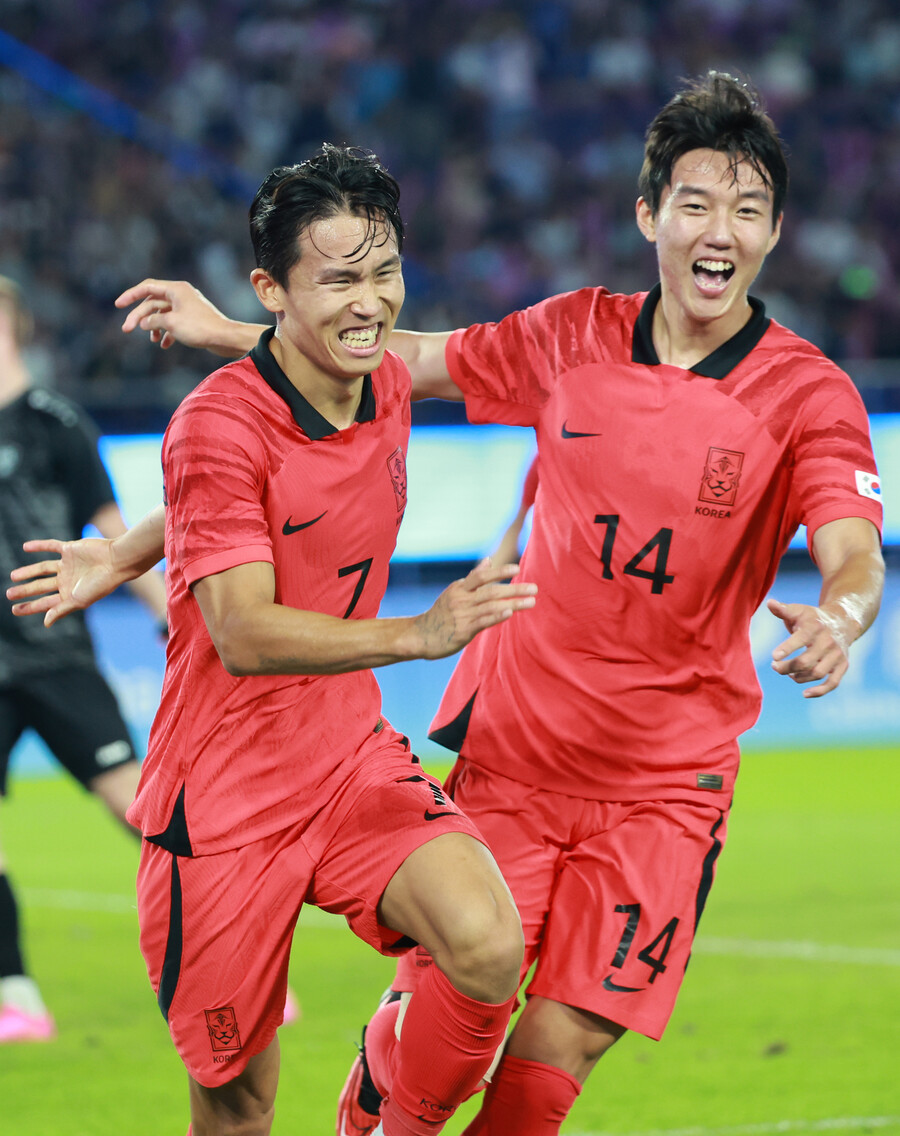 [항저우NOW] ‘득점 선두’ 정우영 대회 8골째, 일본에 동점골 ‘쾅’…한국 1-1 일본(전반 진행 중)