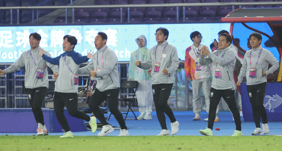 ▲  마음 고생 많았던 황선홍 아시안게임 축구대표팀 감독의 마무리는 금빛 영광이었다. ⓒ연합뉴스