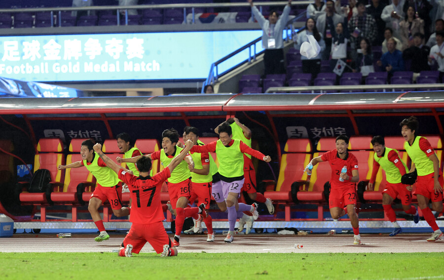 ▲ 금메달을 획득한 아시안게임 남자 축구대표팀. ⓒ연합뉴스