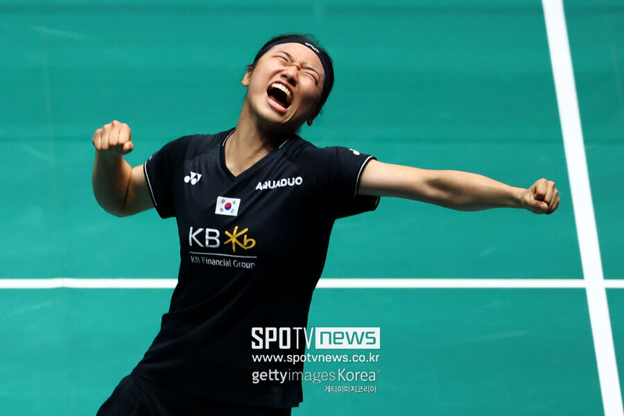 ▲  2023 BWF 싱가포르오픈에서 우승한 뒤 환호하는 안세영