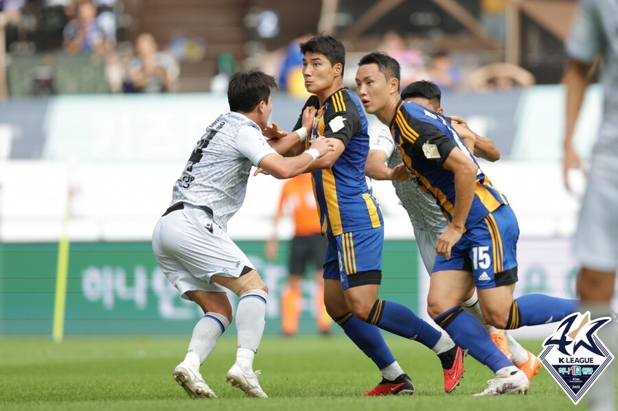 ▲ 홈에서 인천과 비긴 울산  ⓒ한국프로축구연맹