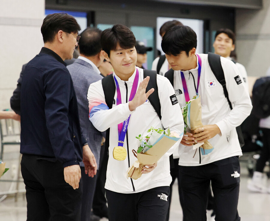 ▲ '금의환향' 아시안게임 남자 축구 대표팀. 활짝 웃는 이강인.ⓒ연합뉴스