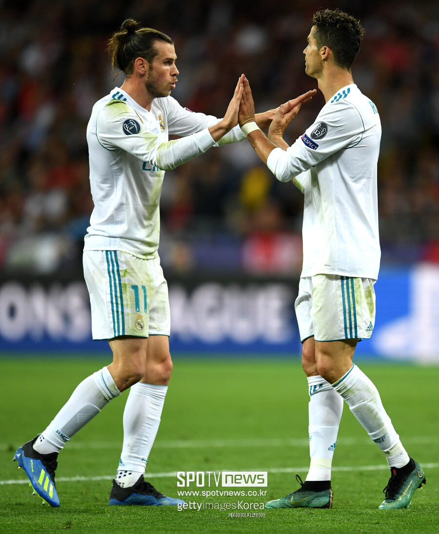 ▲ Sport Soccer Club Soccer UEFA Champions League Final Round Kiev FeedRouted_Global