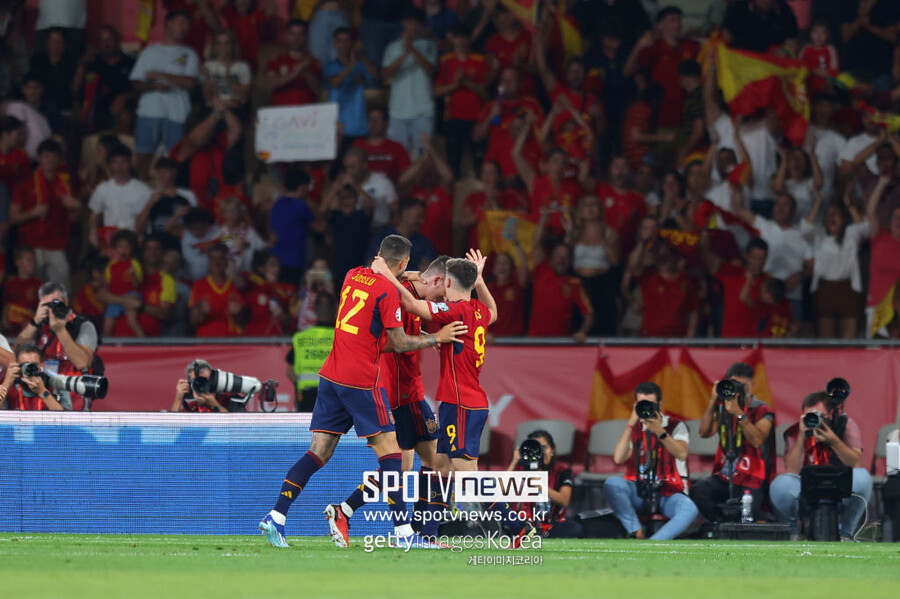 [EURO 예선 REVIEW] 모라타-산세트 '쾅쾅' 스페인, 스코틀랜드 2-0으로 제압...지난 3월 패배 설욕 '성공'