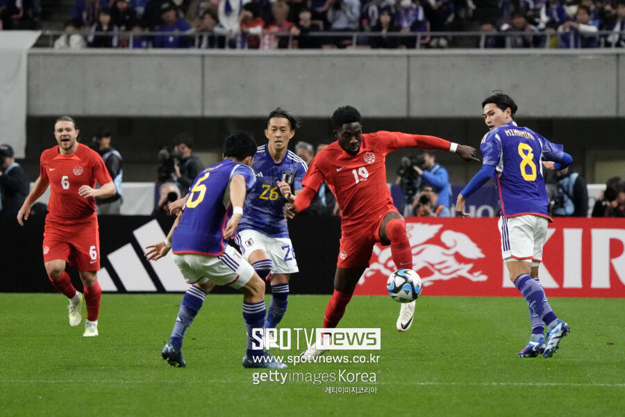 ▲ 캐나다는 믿었던 에이스 알폰소 데이비스가 페널티킥 실축과 자책골로 아쉬움을 남겼다