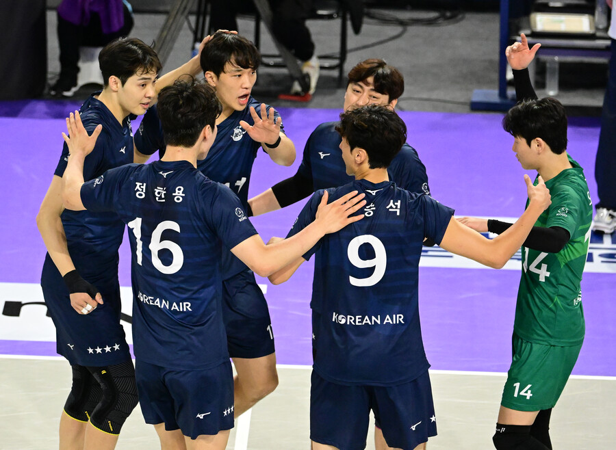 정지석 없어도 강했다…대한항공, 개막전서 현대캐피탈에 3-0 완승