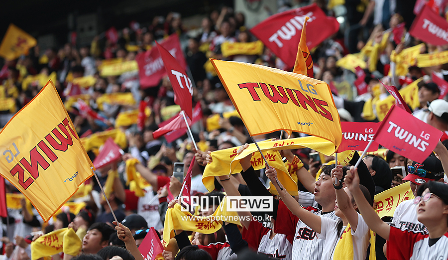 ▲ LG 팬 LG 깃발 LG 응원 잠실구장 전경 ⓒ곽혜미 기자