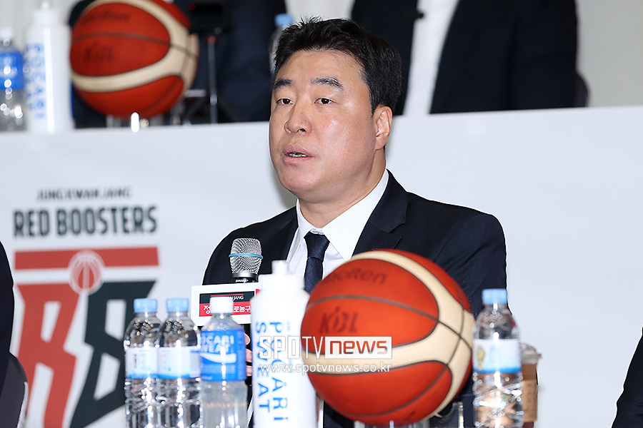 [포토S] 인사말 하는 삼성 은희석 감독