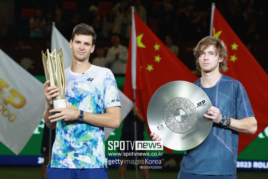 ▲ 2023 ATP 투어 상하이 마스터스에서 우승한 후베르트 후르카치(왼쪽)와 준우승한 안드레이 루블레프