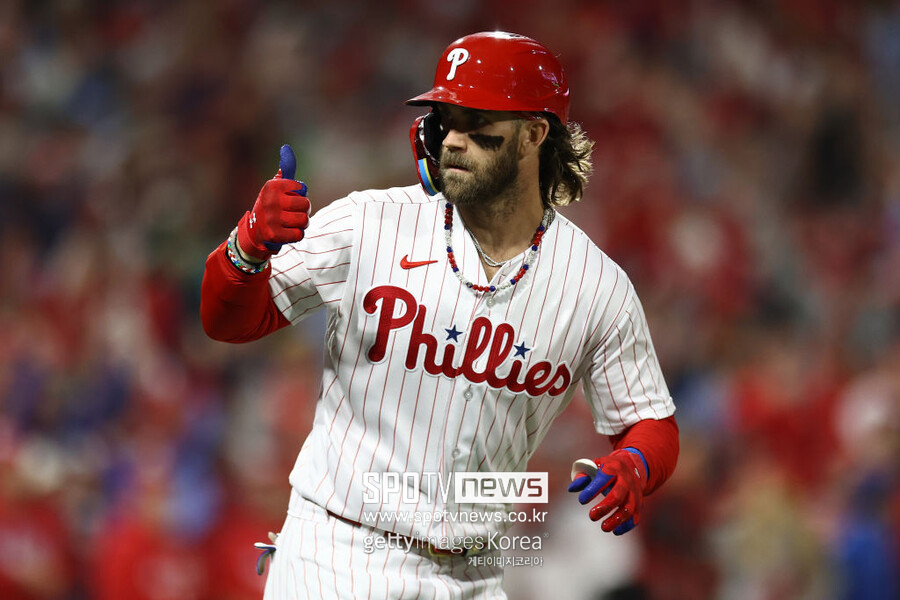 [NLCS 게임노트] 하퍼 '생일 자축포+적시타' 대폭발…필라델피아, AZ 잡아내며 기선제압