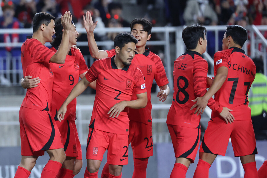 [현장 REVIEW]  '손흥민+이강인 골' 한국, 베트남에 6-0 완승...'3연승 행진+아시안컵·월드컵 예선 예열 끝'