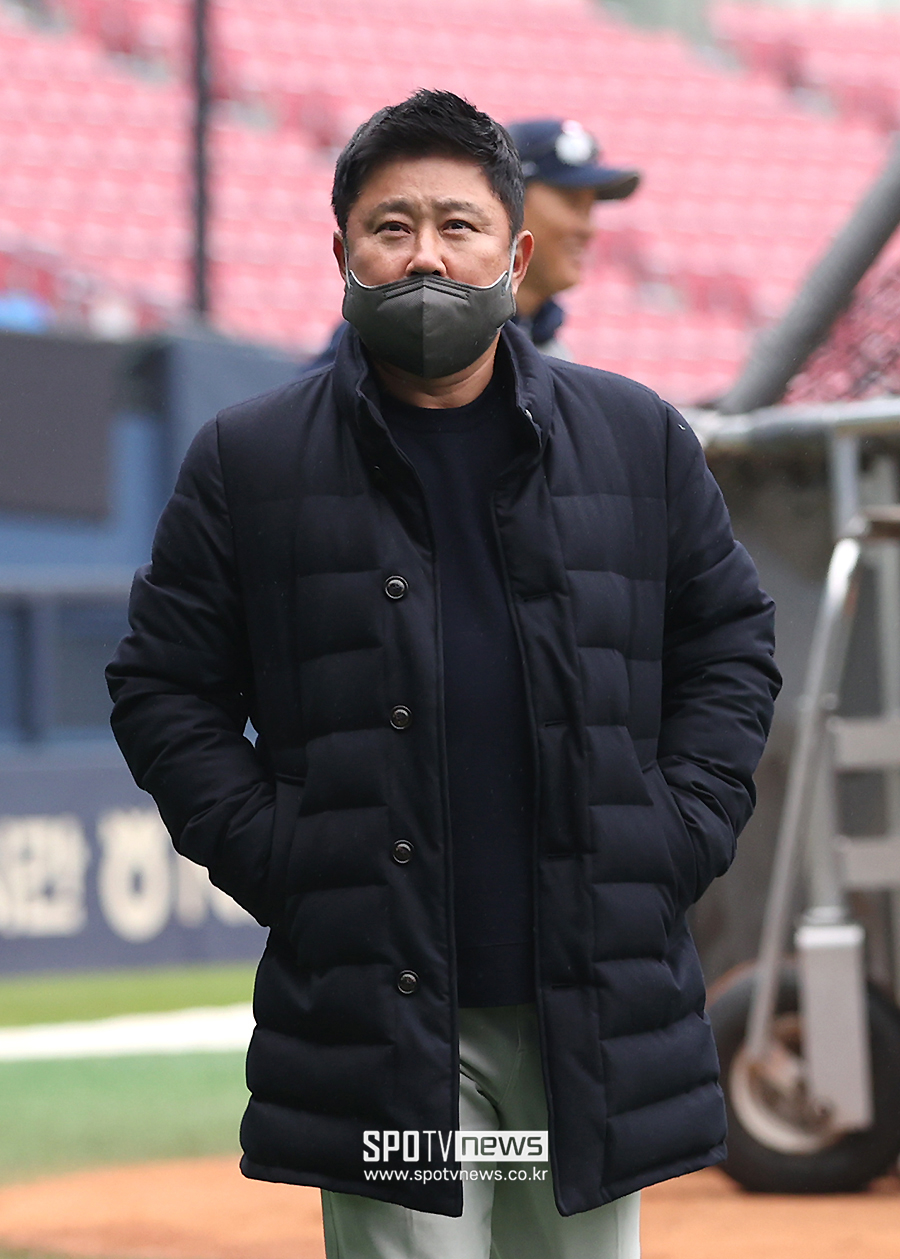 팬들은 왜 김태형에 열광하나…롯데 감독 부임설에 설렘 가득, 구단 선택에 관심 집중