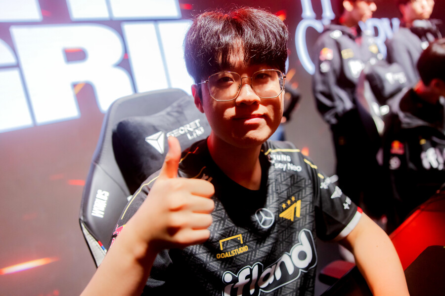 15:0 퍼펙트 승리 T1, 롤드컵 스위스 2승 달성... C9 격파