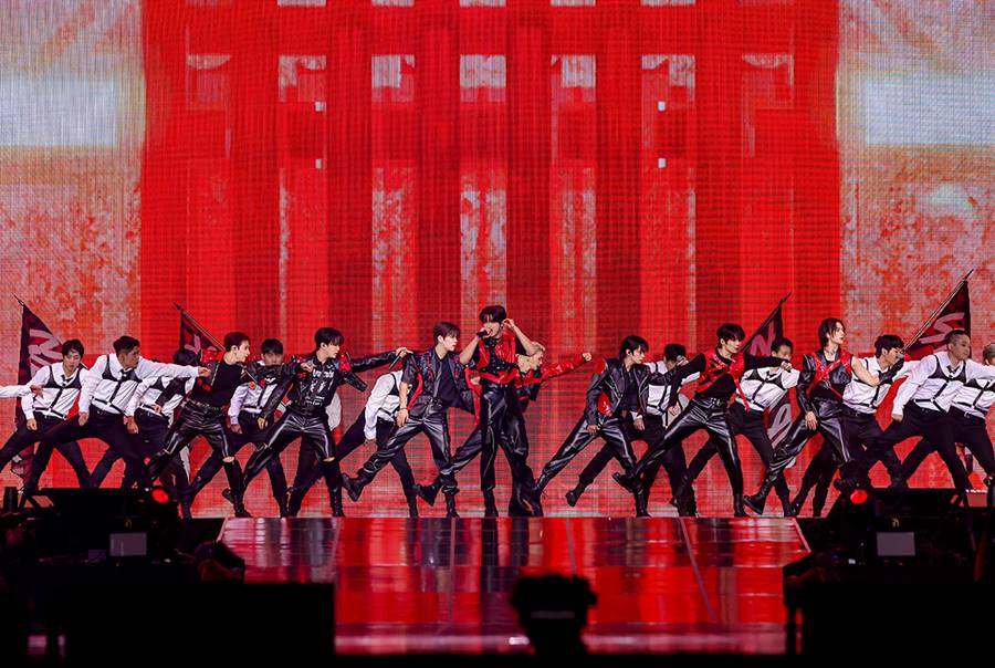 스트레이 키즈, 첫 솔로 무대…'상의 탈의' 필릭스→'피아노 연주' 아이엔 "팬들 위해 준비"