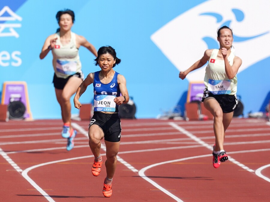[항저우 장애인亞경기대회] 韓 첫 메달 육상에서 나왔다…전민재 200m 은메달
