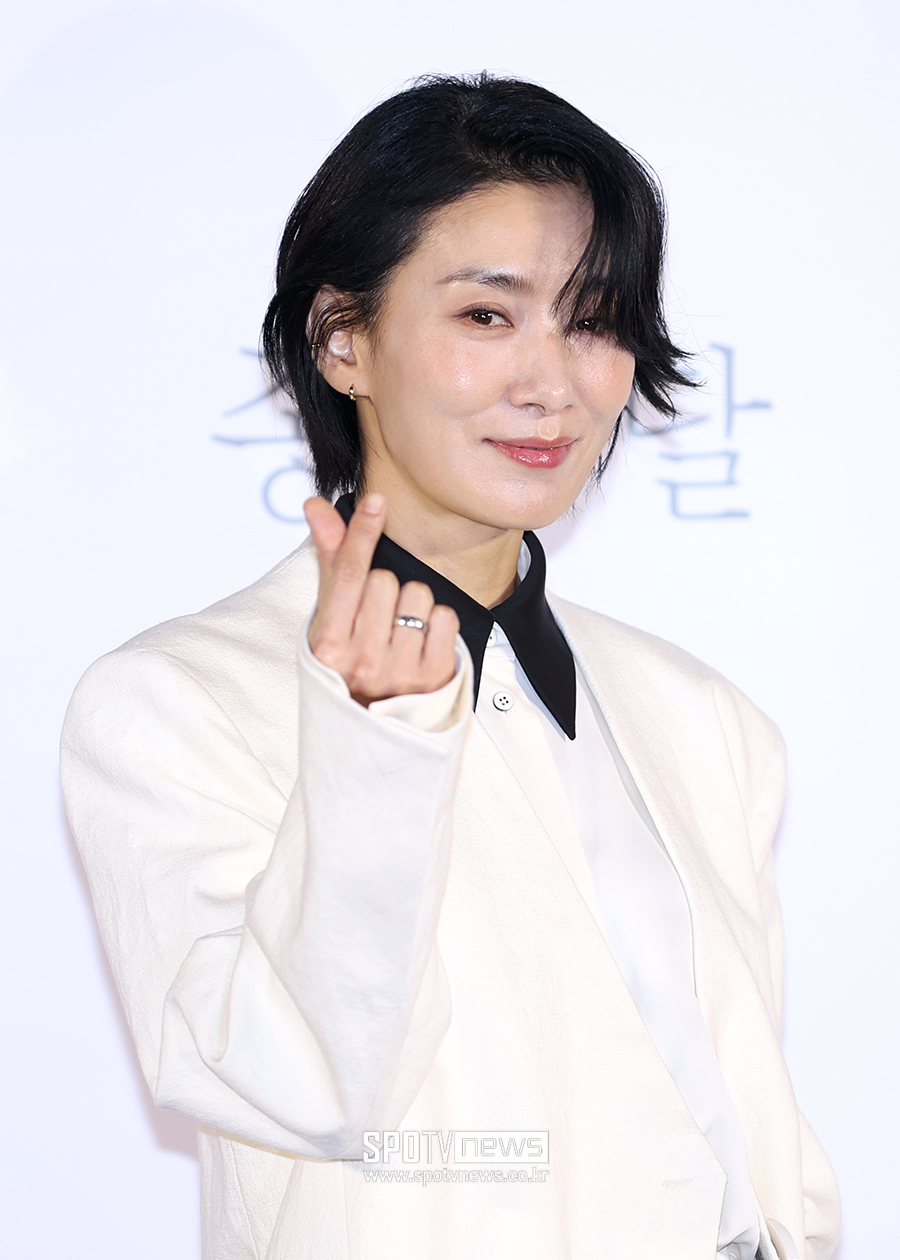 "작은 영화의 힘"…김서형, 여우주연상 휩쓴 '1만의 기적'[초점S]