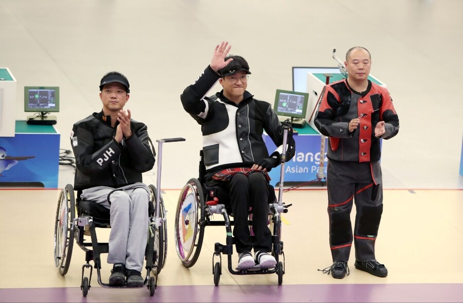 [항저우 장애인亞경기대회] 이장호, 사격 남자 10m 공기소총 金…박진호는 은메달