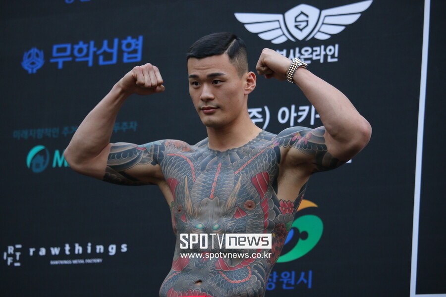"황인수 본인도 답답하겠지만…" 로드FC에서 옷 벗지 못하는 이유