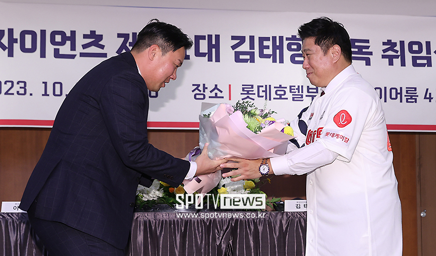 ▲ 안치홍 김태형 감독 ⓒ곽혜미 기자