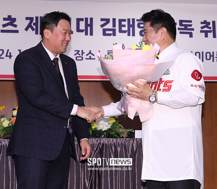 ▲ 안치홍 김태형 감독 ⓒ곽혜미 기자