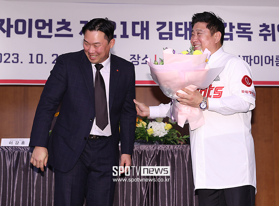 ▲ 안치홍 김태형 감독 ⓒ곽혜미 기자