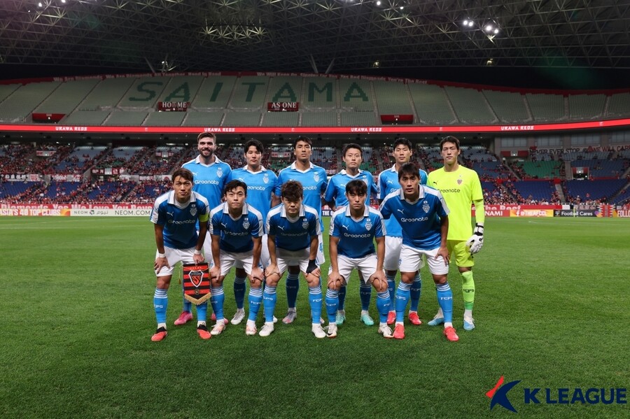 ▲ 우라와 레즈전에 나선 포항 스틸러스 선수단, 김기동 감독. ⓒ한국프로축구연맹
