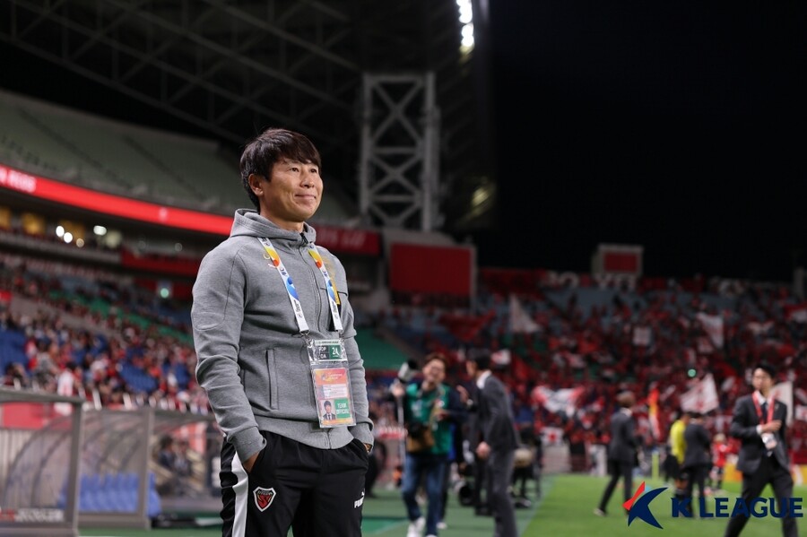 ▲ 우라와 레즈전에 나선 포항 스틸러스 선수단, 김기동 감독. ⓒ한국프로축구연맹