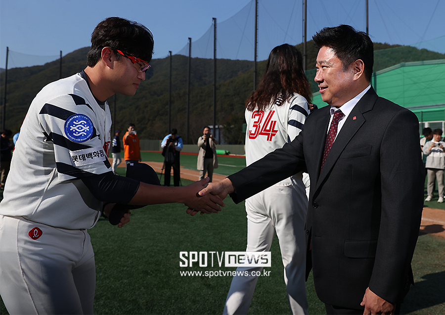 ▲ 김태형 감독 박세웅 ⓒ곽혜미 기자