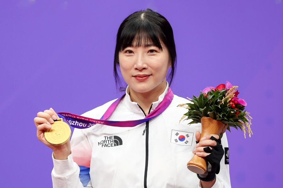금메달을 목에 건 서수연 ⓒ대한장애인체육회