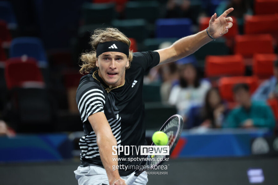 [ATP] 츠베레프-하차노프, 비엔나오픈 8강 진출…메드베데프는 1회전 통과